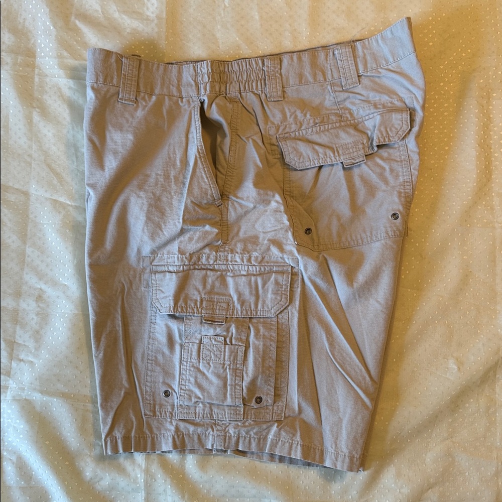 Red Head  Men’s Cargo Shorts size 44 x 9 Khaki.